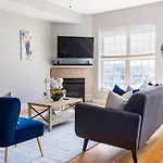 Cosy Room Near Medical District With Private Balcony