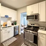 Modern 2Br, Ideal Location Near Local Spots