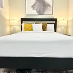 Smart Stays - Spacious Contemporary Duplex Down