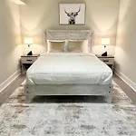 Smart Stays - Spacious Contemporary Duplex Down