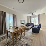 Chic Loft In The Southport Corridor