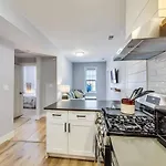 Cozy Coach House With Private Deck