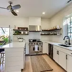 Spacious 4Br With Outdoor Oasis