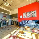 Mccormick Place Secret Oasis With Optional Parking For Up To 8 Guests