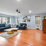 Chic & Spacious 3-Bedroom Condo-Just 10 Minutes From Downtown Chicago