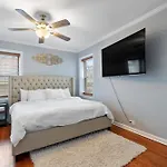 Chic & Spacious 3-Bedroom Condo-Just 10 Minutes From Downtown Chicago