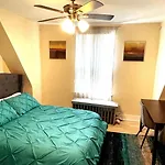 Exquisite Rogers Park 1 Bedroom, 1 Bath Apartment Near Evanston
