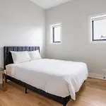 Large 2-Bedroom With Huge Roof Deck View Of Chicago Skyline