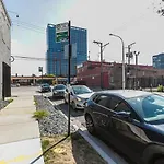 Blueground West Loop Gym Pet Area Wd Gym Chi-1098