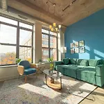 Mccormick Place Beautiful 2B-2B Apartment With Optional Parking - Sleeps Up To 8