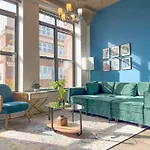 Mccormick Place Beautiful 2B-2B Apartment With Optional Parking - Sleeps Up To 8