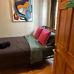 Green Room In Dorothys Bnb