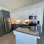 Stylish Shared Condo Minutes From Downtown Chicago, 1Bedroom And Shared Access