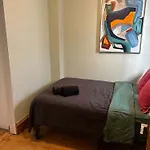 Green Room In Dorothys Bnb