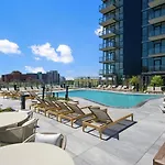 Blueground Medical District 3Bd Apartment Chi-1112