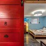 Near Uchicago & Metra & Hot Tub & Jacuzzi Escape