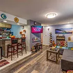 Near Uchicago & Metra & Hot Tub & Jacuzzi Escape