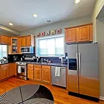 Spacious And Modern 3Bd 2Ba Home- Garage Parking!