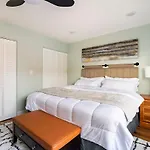 Modern Townhouse With Contemporary African Art
