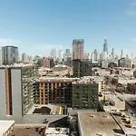 Blueground West Loop Rooftop Pool Gym Chi-1170