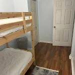 Central & Comfy 2 Bedroom I West Loop I Free Parking O