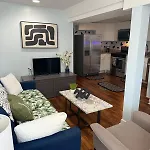 Central & Comfy 2 Bedroom I West Loop I Free Parking O