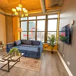 Mccormick Place Stylish Corner Unit With Optional Parking, Gym Access That Sleeps Up To 6