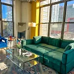 Mccormick Place Luxury Corner Apartment With Optional Parking For 6 Guests