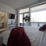 Large 4-Bedroom Upscale Apartment W Rooftop