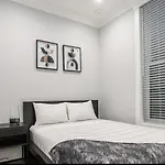 Gold Coast Pristine In Chicago Patio Free Parking