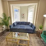 The Secret West Loop Oasis For Up To 4 Guests