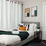 Modern & Spacious Stay In Historic Bronzeville