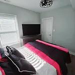 Cozy & Near Downtown & Hyde Park