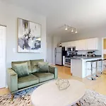 Sleek Urban Retreat Steps From Il Med District