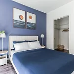 Luxurious 3Bd Penthouse L Private Patio L Gym L Stunning Rooftop