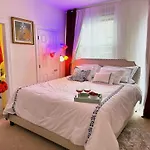 Art Downtown Fulton Market Entire 3 Bedroom Home Sleep10 Private Garage Roof Ev Tesla