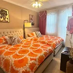 Art Downtown Fulton Market Entire 3 Bedroom Home Sleep10 Private Garage Roof Ev Tesla