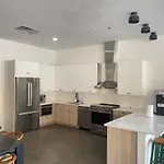 Shared Modern Apartment Close To Downtown Chicago