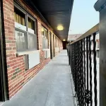Admiral Motel By Oyo Chicago I-94