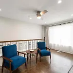 Spacious Apartment In Chicago