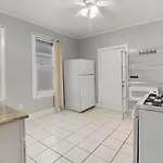 Explore The City Sleek 2Br Gem In North Chicago