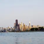 Wrigley Hostel - Chicago (Adults Only)