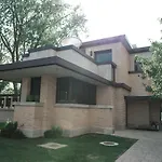 Frank Lloyd Wright\'S Emil Bach House
