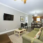 Expansive 4Br In Near West Side By Sonder