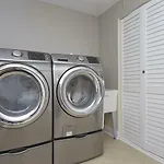 Expansive 4Br In Near West Side By Sonder