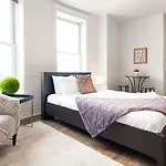 Airy Studio In South Loop By Sonder