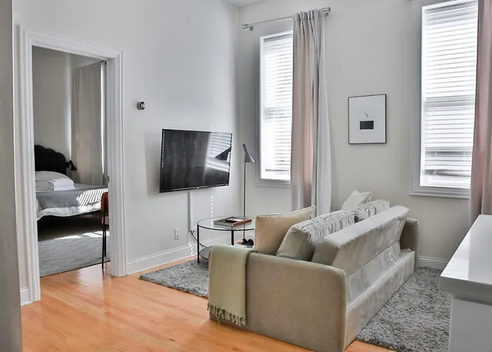 Frontdesk Updated West Town 2 Bedroom Apt With W&D