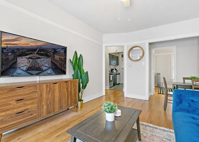 Convenient 2Br Apt Close To Shops, Dining, Loyola - Lunt 2S