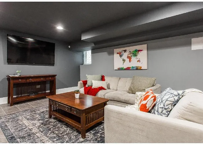 Forrestville Ave Large Suite