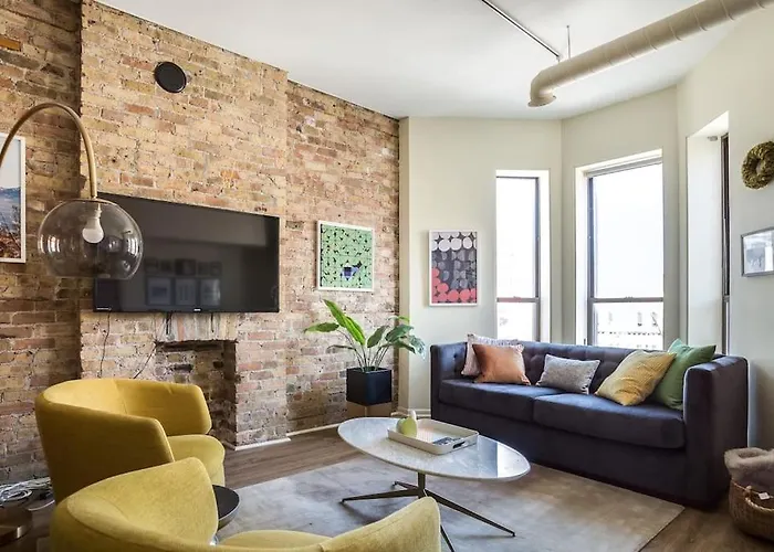 Beautifully Remodeled Third Floor Flat In River North - 3N